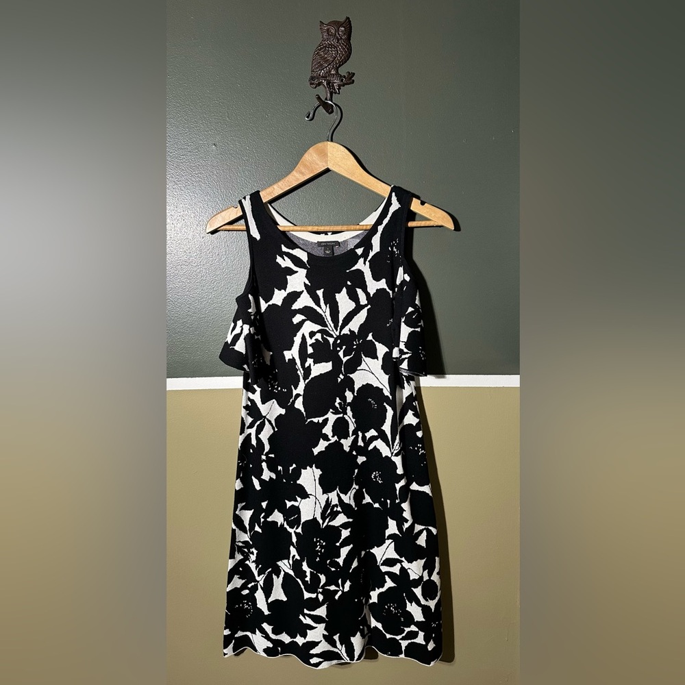 Ann Taylor Monochrome Floral Knit Top